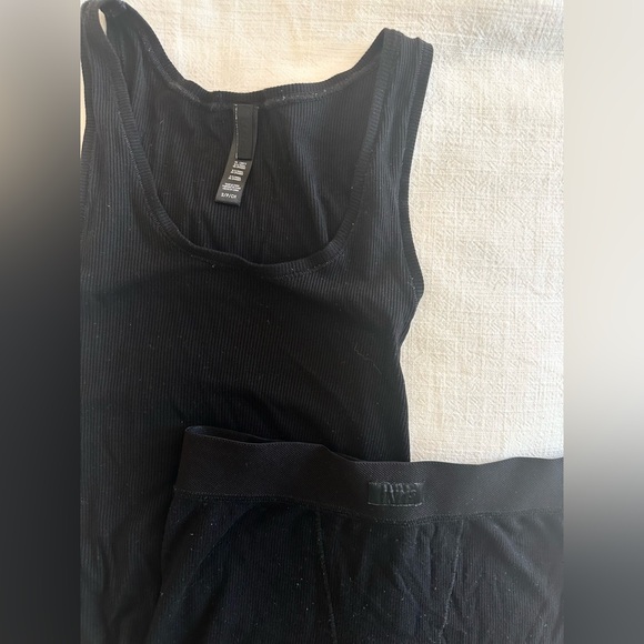 Skims Soft Lounge Tank & Boxer Set - Picture 5 of 5